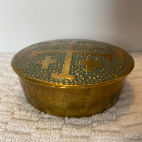 Vintage Bethlehem and Jerusalem Cross Pyx - Enamelled Brass - Picture 6 of 14